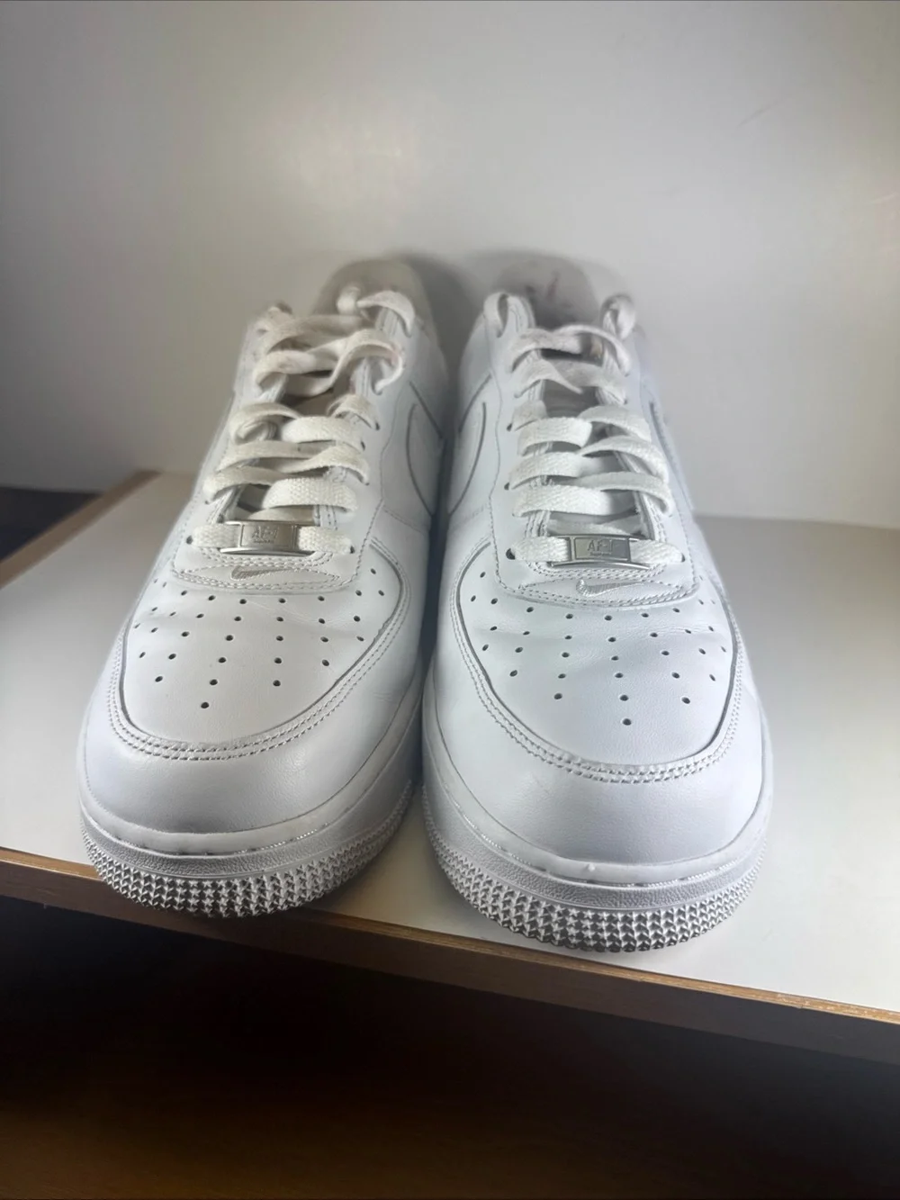 Nike x Supreme White Air Force 1 Low Men’s Size 11 Sneakers